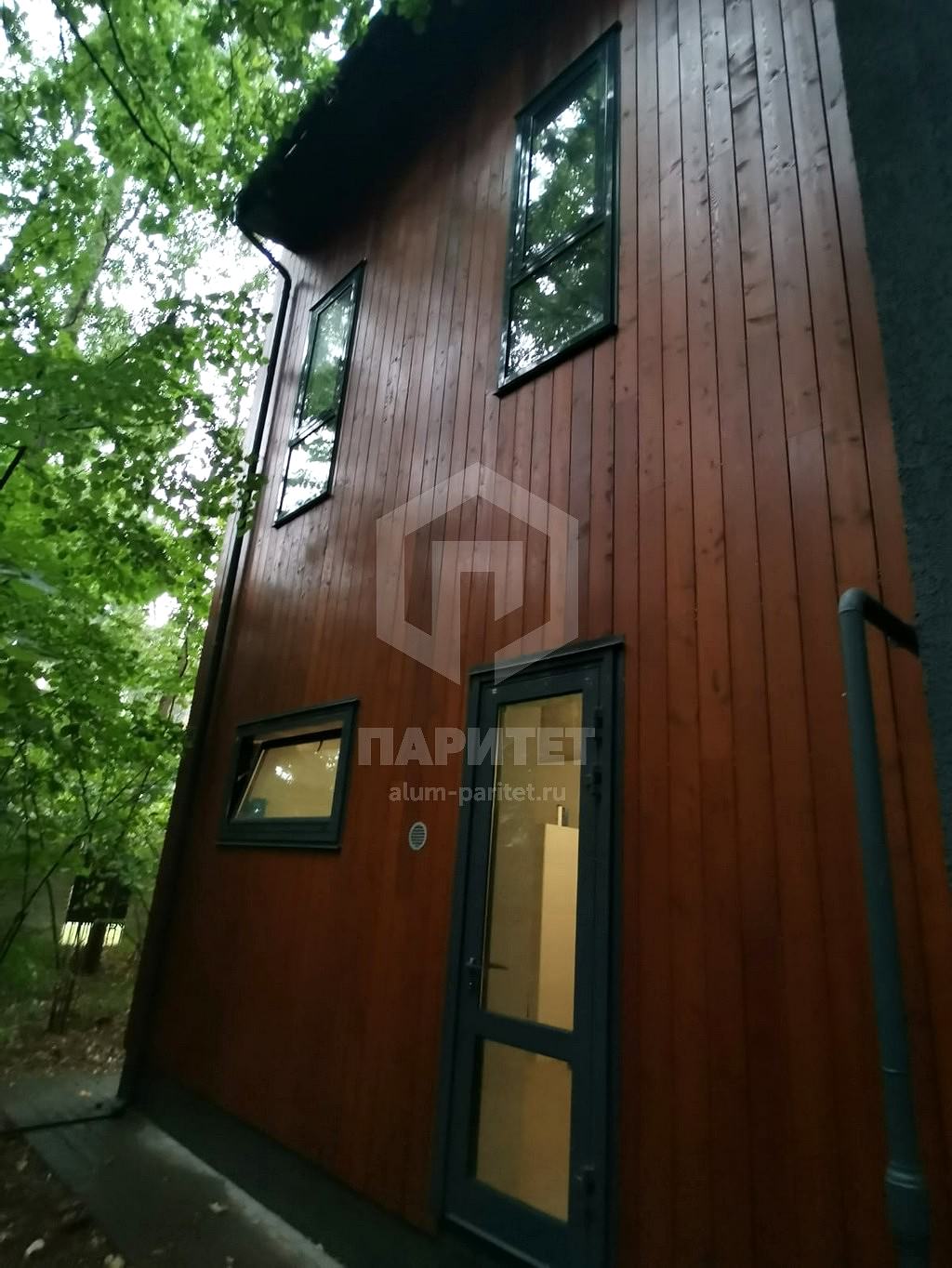 Купить алюминиевые окна и двери для частного дома в Москве недорого