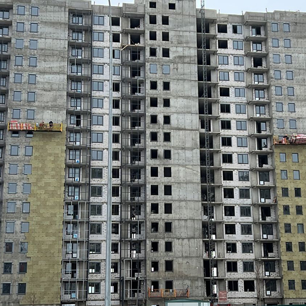 Остекление многоэтажного дома алюминием в Москве